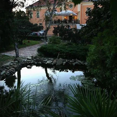 Bed & Breakfast Gozmalom Etterem Es Panzio 2*