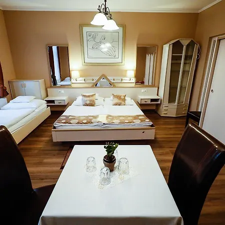 Bed & Breakfast Gozmalom Etterem Es Panzio 2*