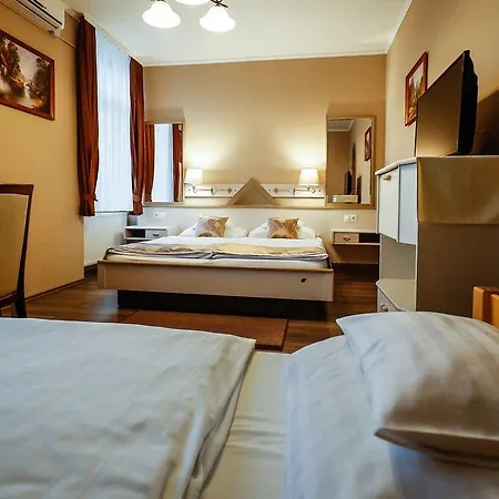Bed & Breakfast Gozmalom Etterem Es Panzio 2*