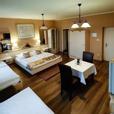 Gozmalom Etterem Es Panzio Bed & Breakfast Körmend